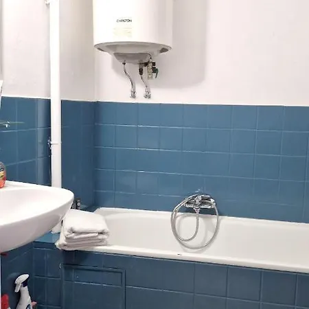 Spacious In With Balcony And Parking